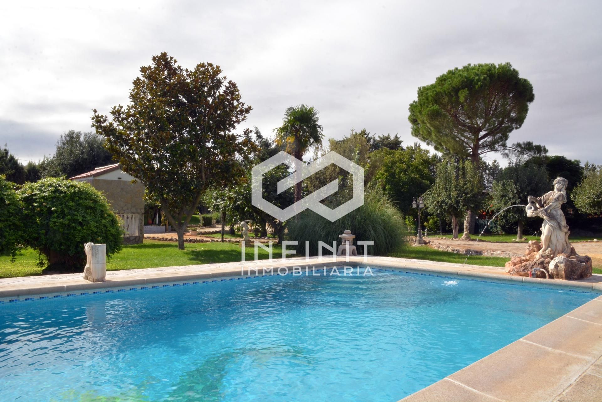 Piscina de Finca rústica en venta en Serracines con Aire acondicionado, Jardín privado y Terraza