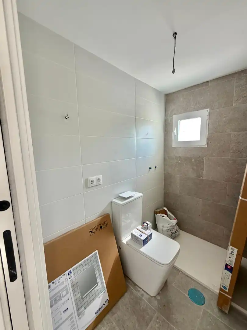 Badezimmer von Wohnung zum Verkauf in Jaén mit Balkon