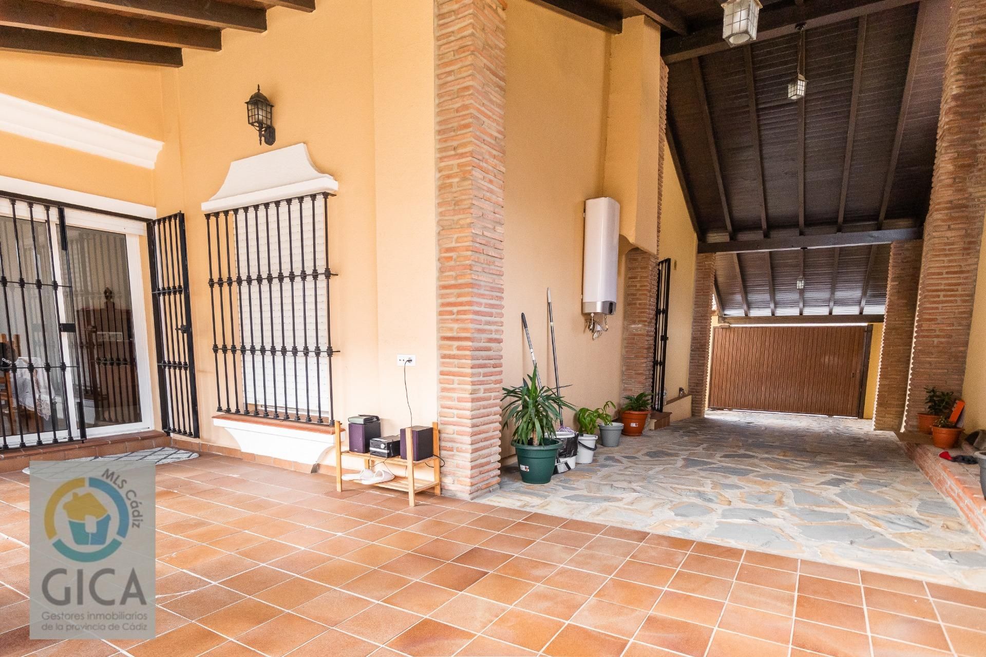 Casa adosada en venta en Algeciras con Jardín privado