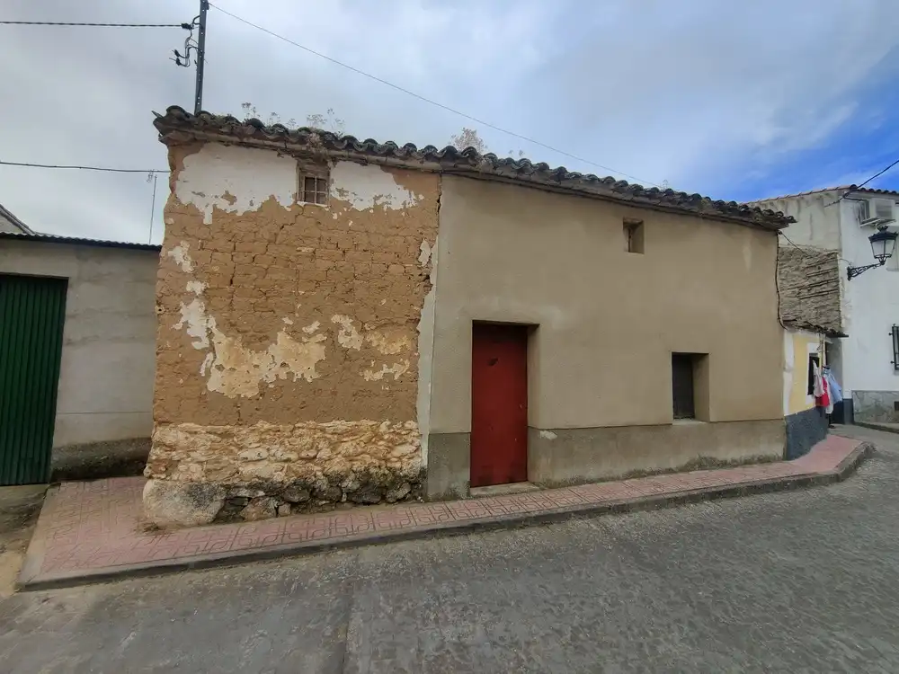 Vista exterior de Casa o xalet en venda en Azután amb Calefacció i Traster