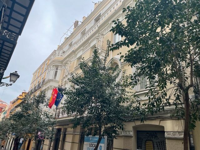 Vista exterior de Local en venda en  Madrid Capital