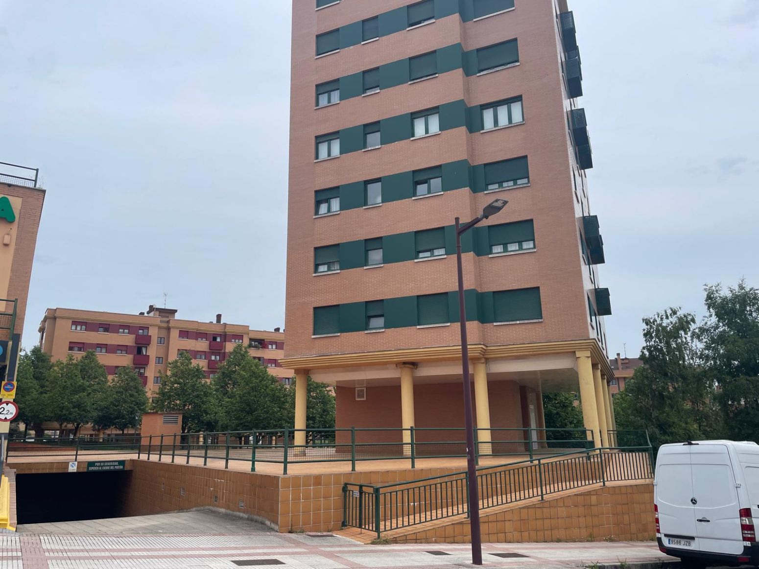 Vista exterior de Garaje en venta en Gijón 