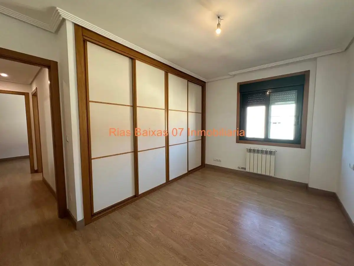 Habitación de Piso en venta en Vigo  con Calefacción y Balcón