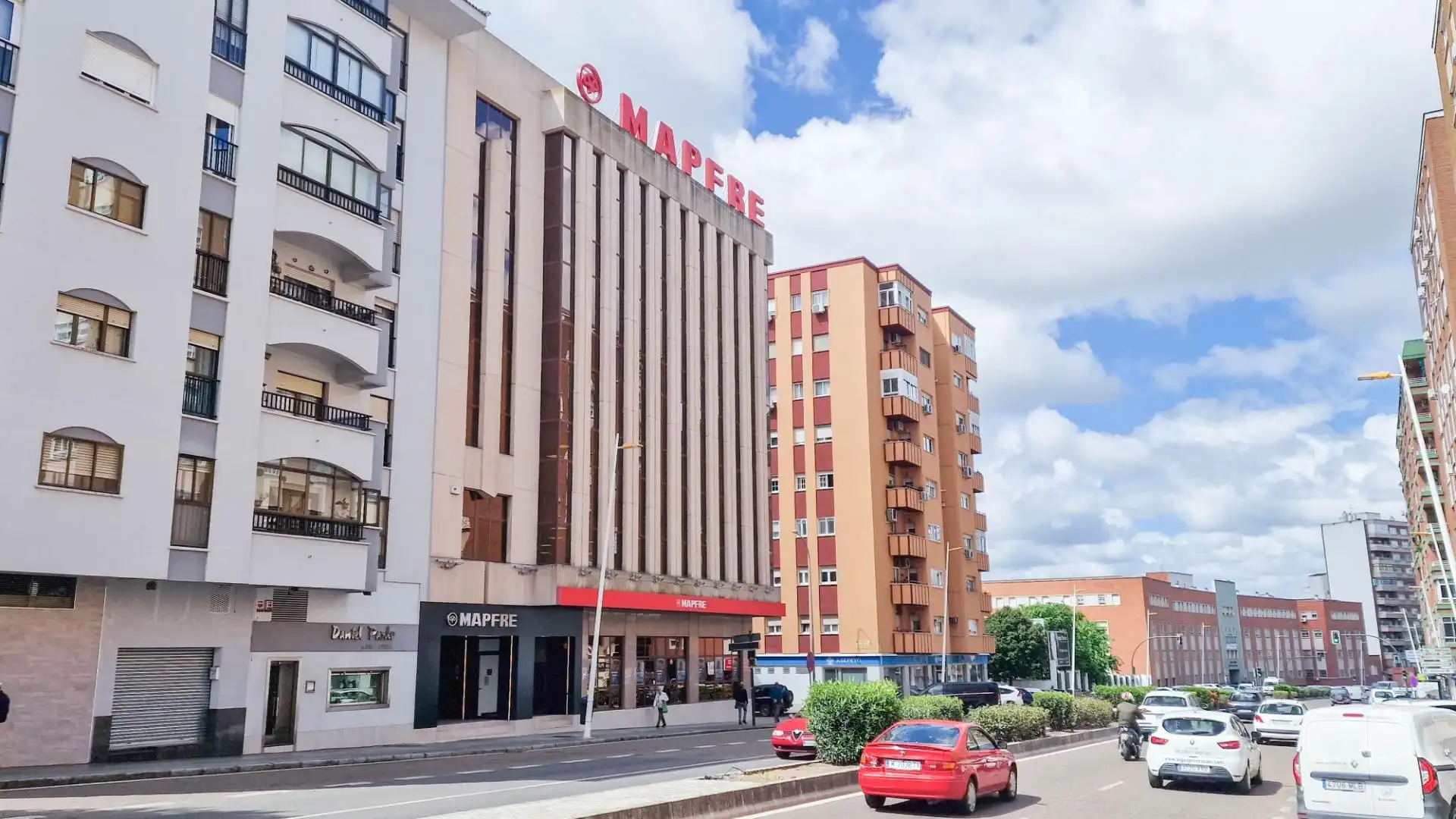 Vista exterior de Oficina de lloguer en Badajoz amb Aire condicionat