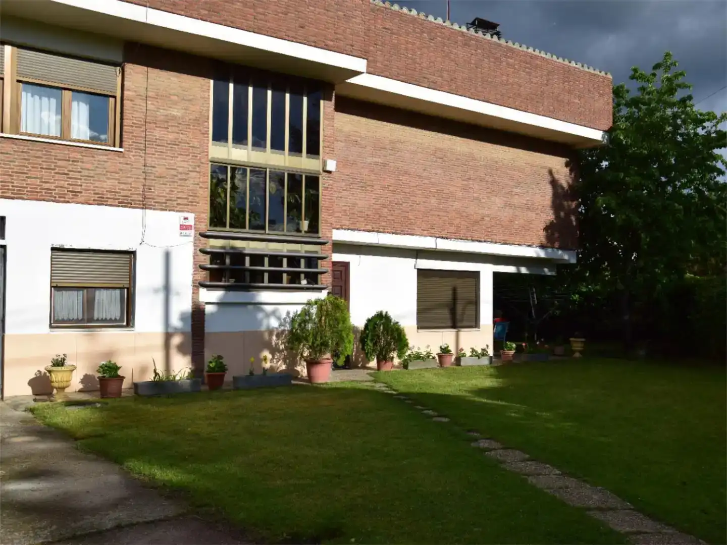 Vista exterior de Casa o xalet en venda en Palencia Capital amb Piscina i Balcó