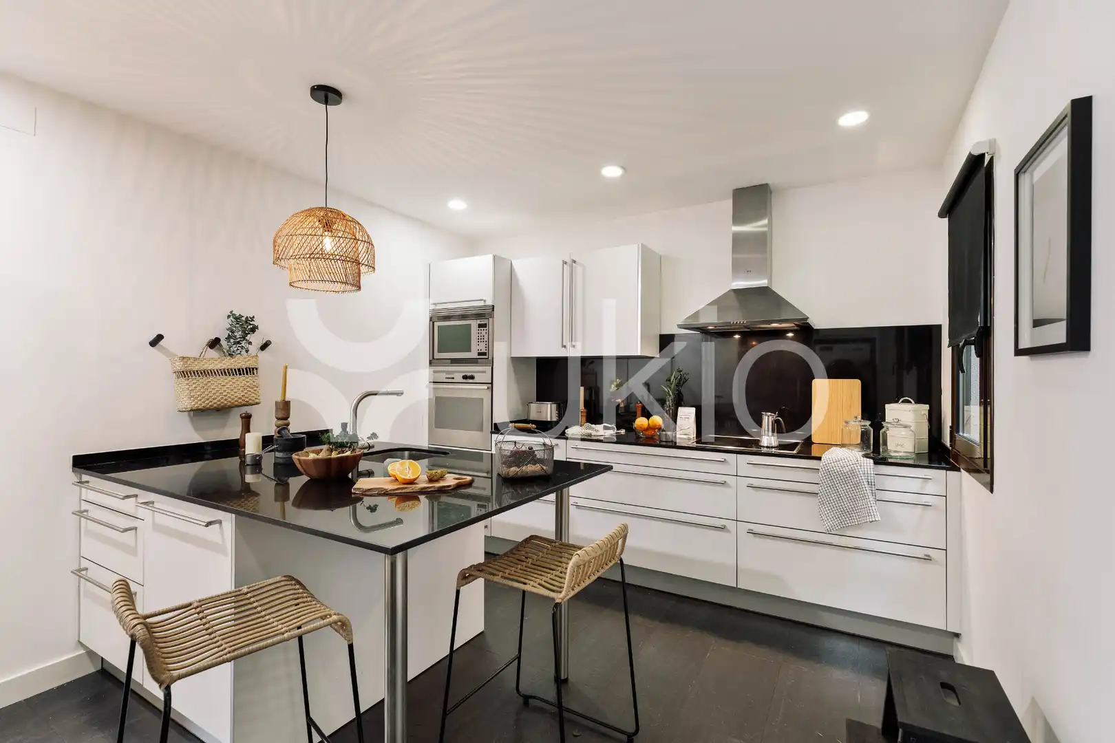 Cuina de Apartament de lloguer en Barcelona amb Aire condicionat, Calefacció i Moblat