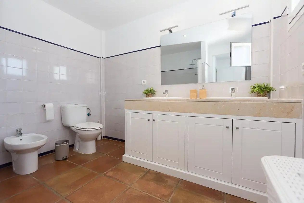 Baño de Casa o chalet de alquiler en Sanlúcar de Barrameda con Aire acondicionado, Jardín privado y Terraza