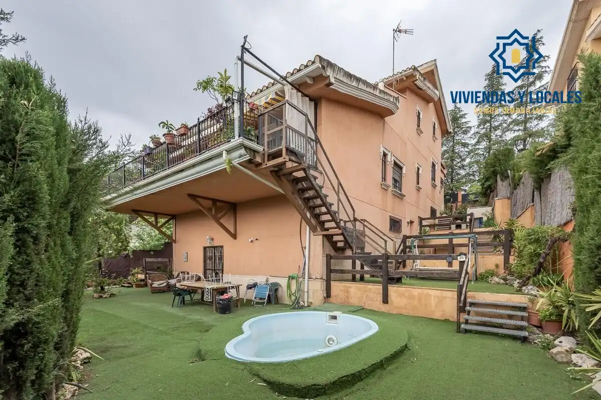 Villa con terrazza in vendita a Calle Calle Sauce