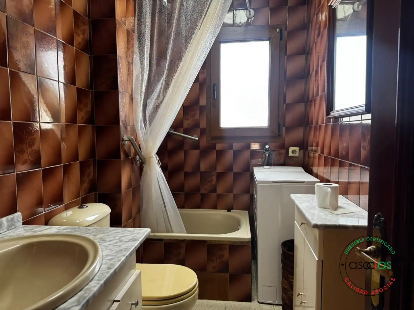Bathroom of Flat for sale in Gijón   with Heating and Storage room