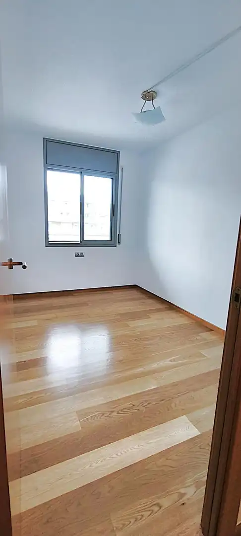 Schlafzimmer von Wohnung zum Verkauf in Badalona mit Klimaanlage, Heizung und Parkett