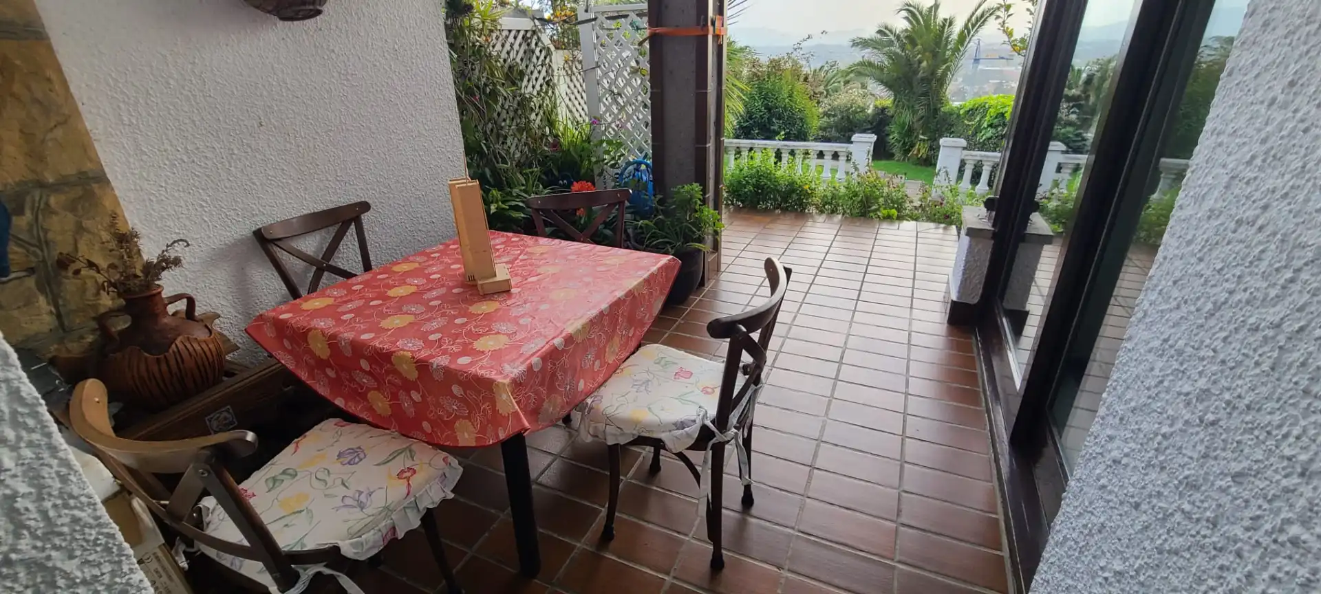 Terrassa de Casa adosada en venda en Gijón  amb Calefacció, Jardí privat i Terrassa