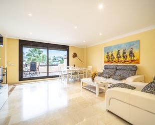 Living room of Attic for sale in Benahavís  with Air Conditioner, Terrace and Swimming Pool