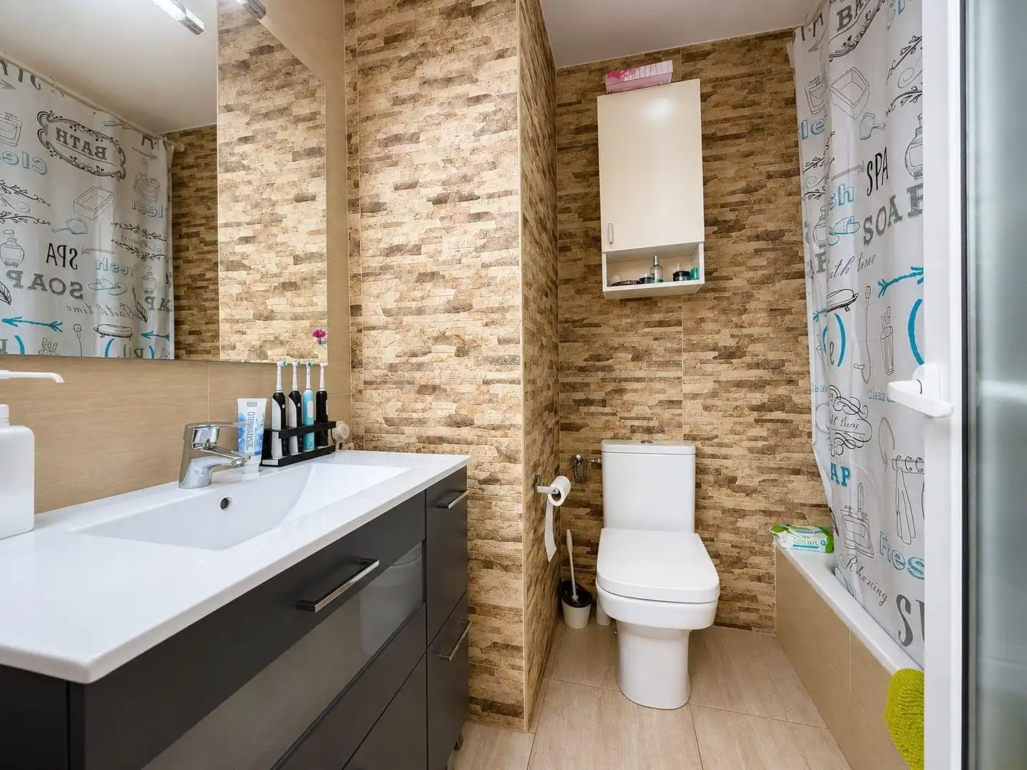 Bathroom of Houses for sale in Sabadell  with Air Conditioner, Terrace and Storage room