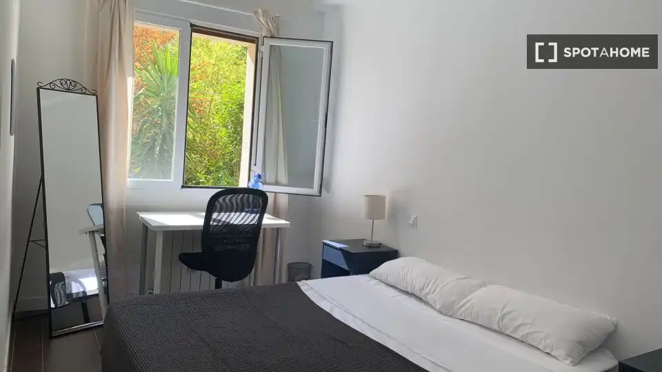 Habitación de Piso de alquiler en Madrid con Aire acondicionado, Calefacción y Amueblado