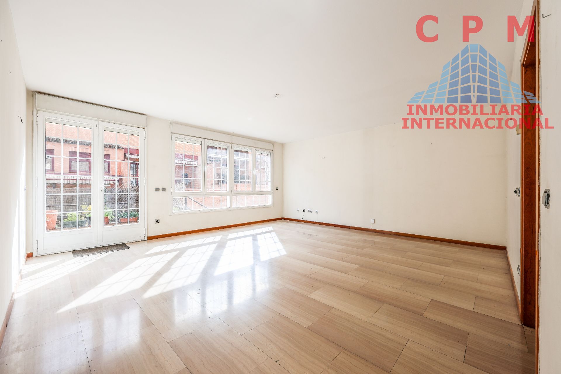 Sala de estar de Casa adosada de alquiler en  Madrid Capital con Aire acondicionado, Calefacción y Jardín privado