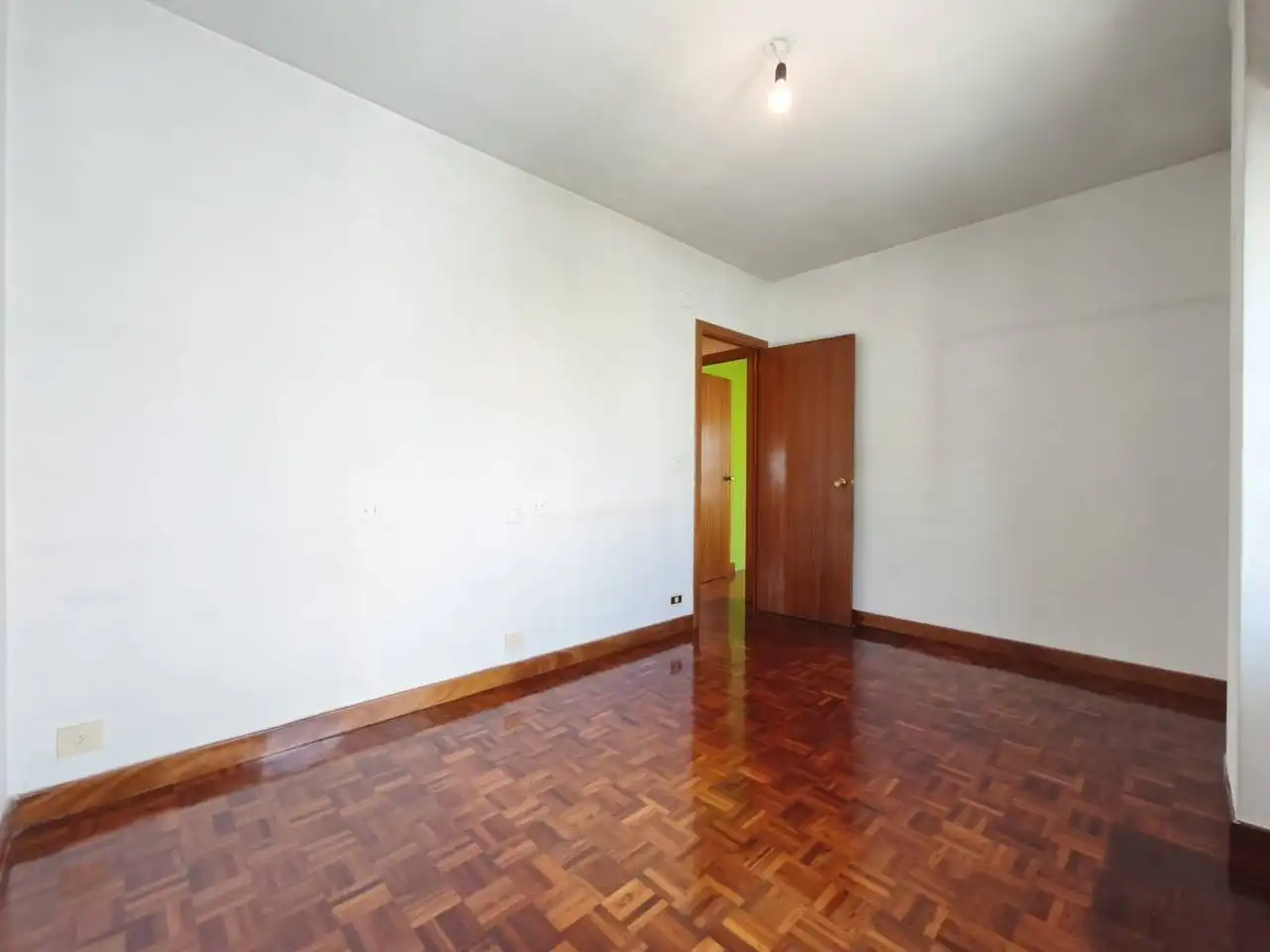 Dormitori de Pis en venda en Burgos amb Calefacció, Parquet i Terrassa