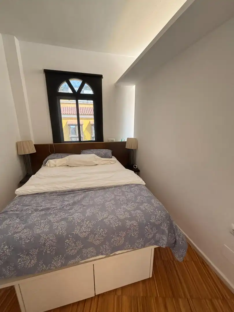 Dormitori de Apartament en venda en Málaga amb Aire condicionat, Terrassa i Moblat
