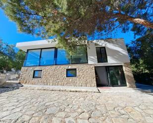 Vista exterior de Casa o xalet en venda en Villajoyosa / La Vila Joiosa amb Aire condicionat, Terrassa i Piscina