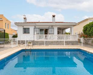 Vista exterior de Casa o xalet en venda en Vinaròs amb Aire condicionat, Calefacció i Jardí privat