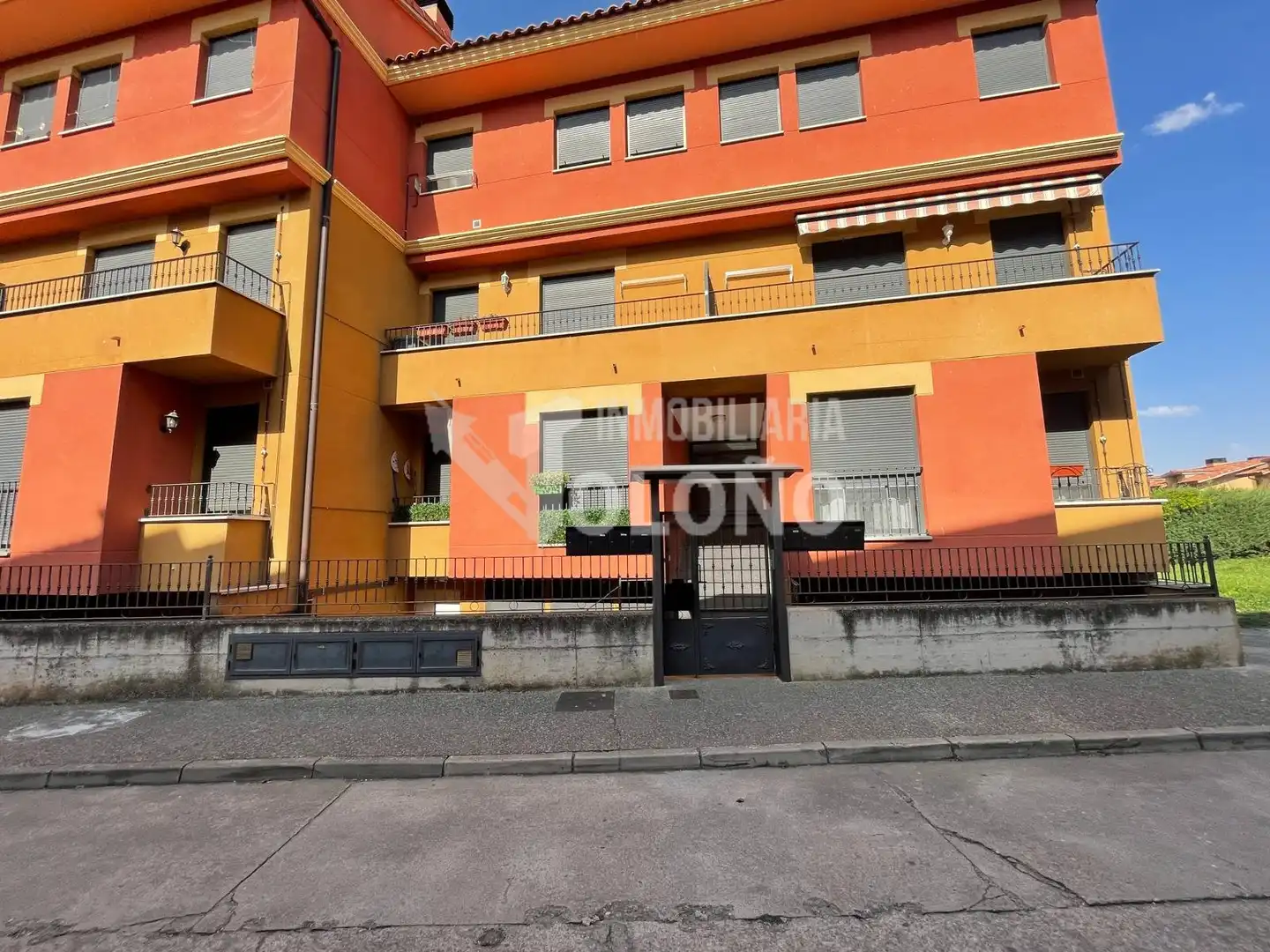 Vista exterior de Apartamento en venta en Castañares de Rioja con Calefacción, Parquet y Terraza