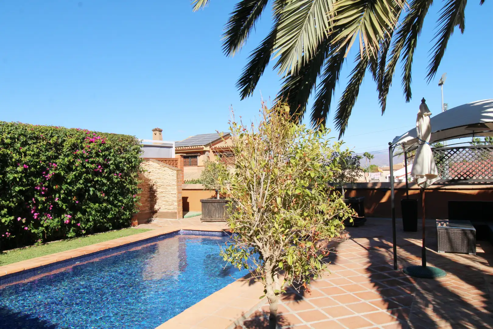 Chalet con piscina en venta en Manantiales - Lagar - Cortijo, imagen 2
