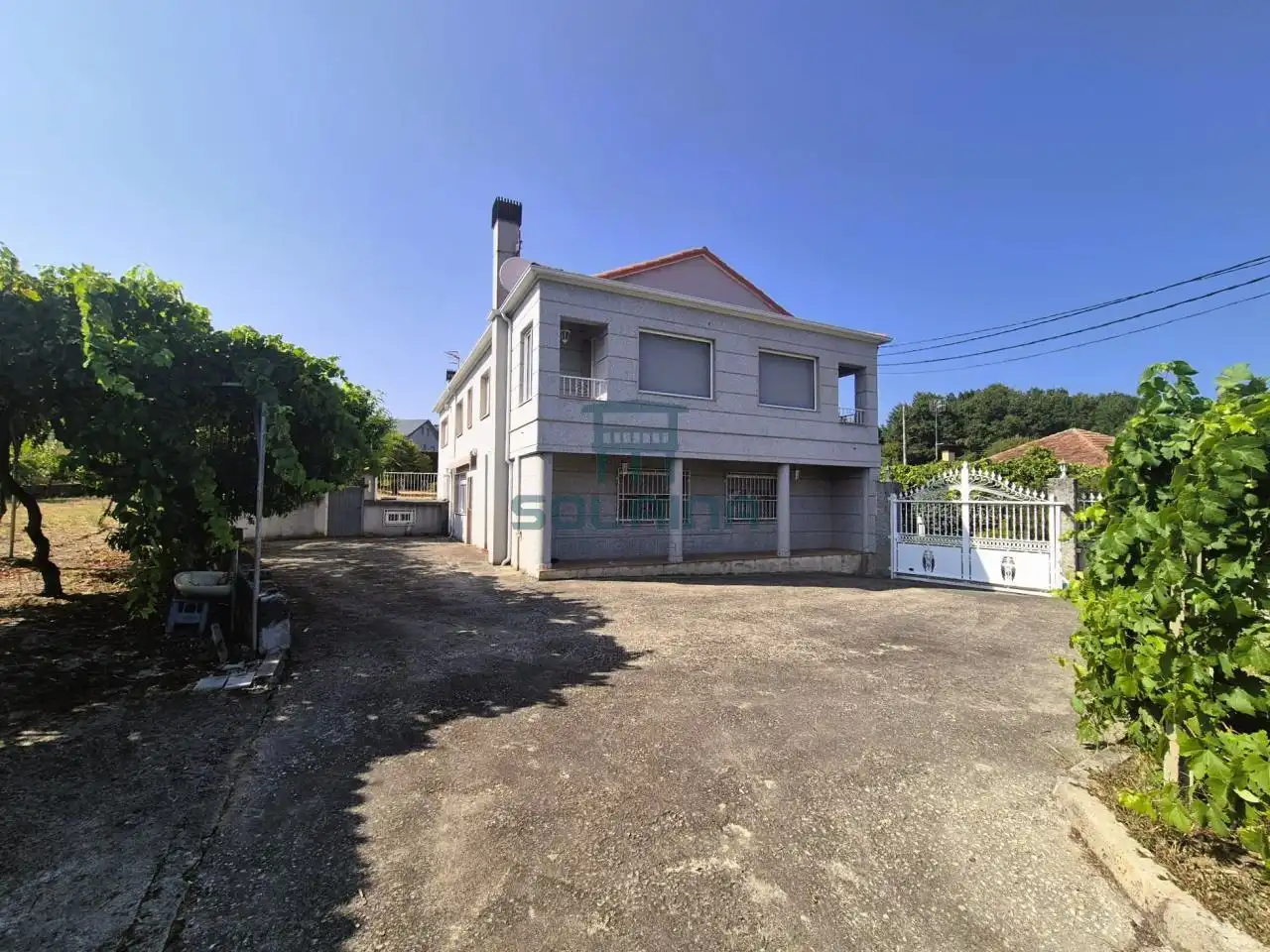 Vista exterior de Casa o xalet en venda en Coles amb Calefacció, Jardí privat i Moblat