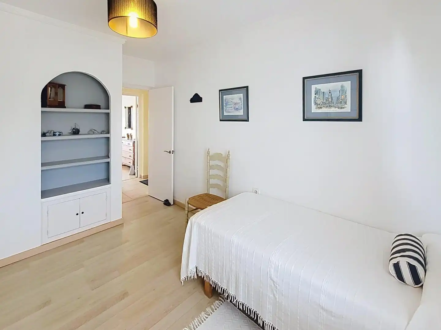 Dormitori de Casa o xalet en venda en Es Castell amb Calefacció, Terrassa i Piscina