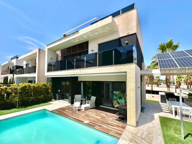 Casa-chalet en Venta en Lomas de Cabo Roig - Los Dolses