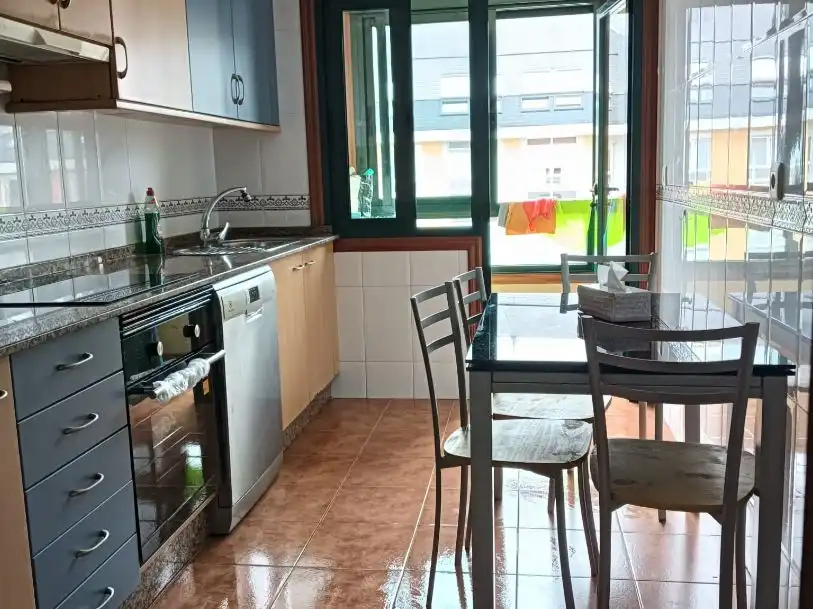 Cocina de Piso de alquiler en Arteixo con Calefacción, Parquet y Amueblado