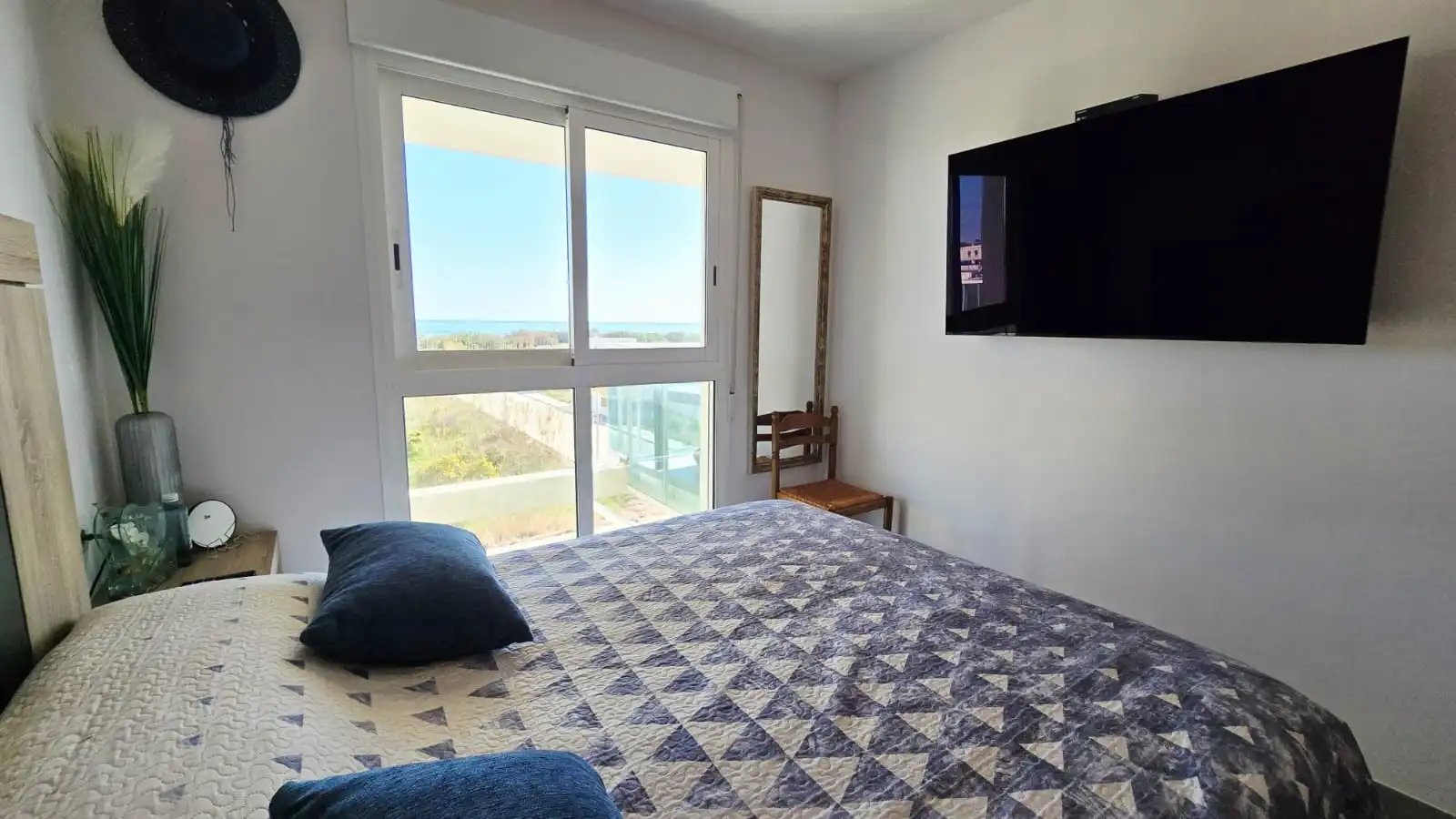 Dormitori de Apartament en venda en Oliva amb Aire condicionat, Terrassa i Traster