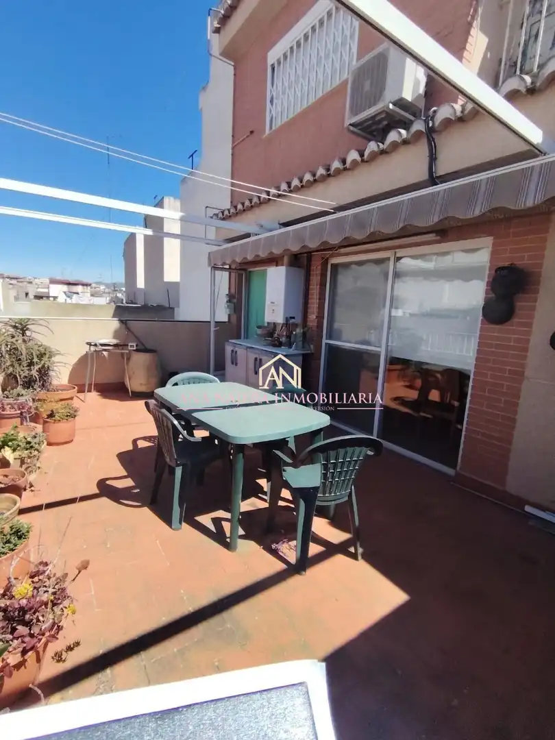 Terrasse von Dachboden zum Verkauf in La Pobla de Vallbona mit Heizung und Abstellraum