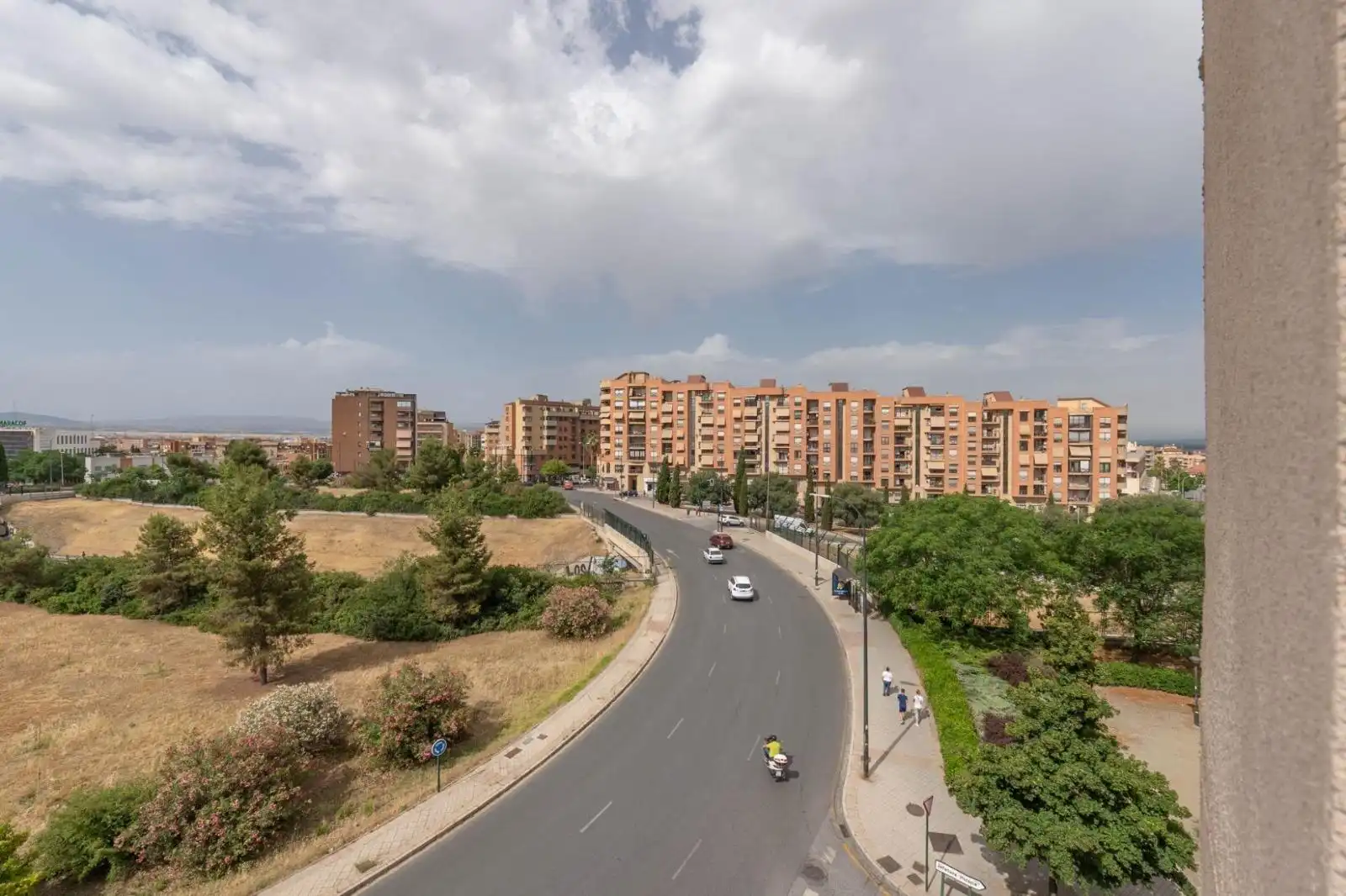 Vista exterior de Pis en venda en Granada amb Aire condicionat, Traster i Moblat