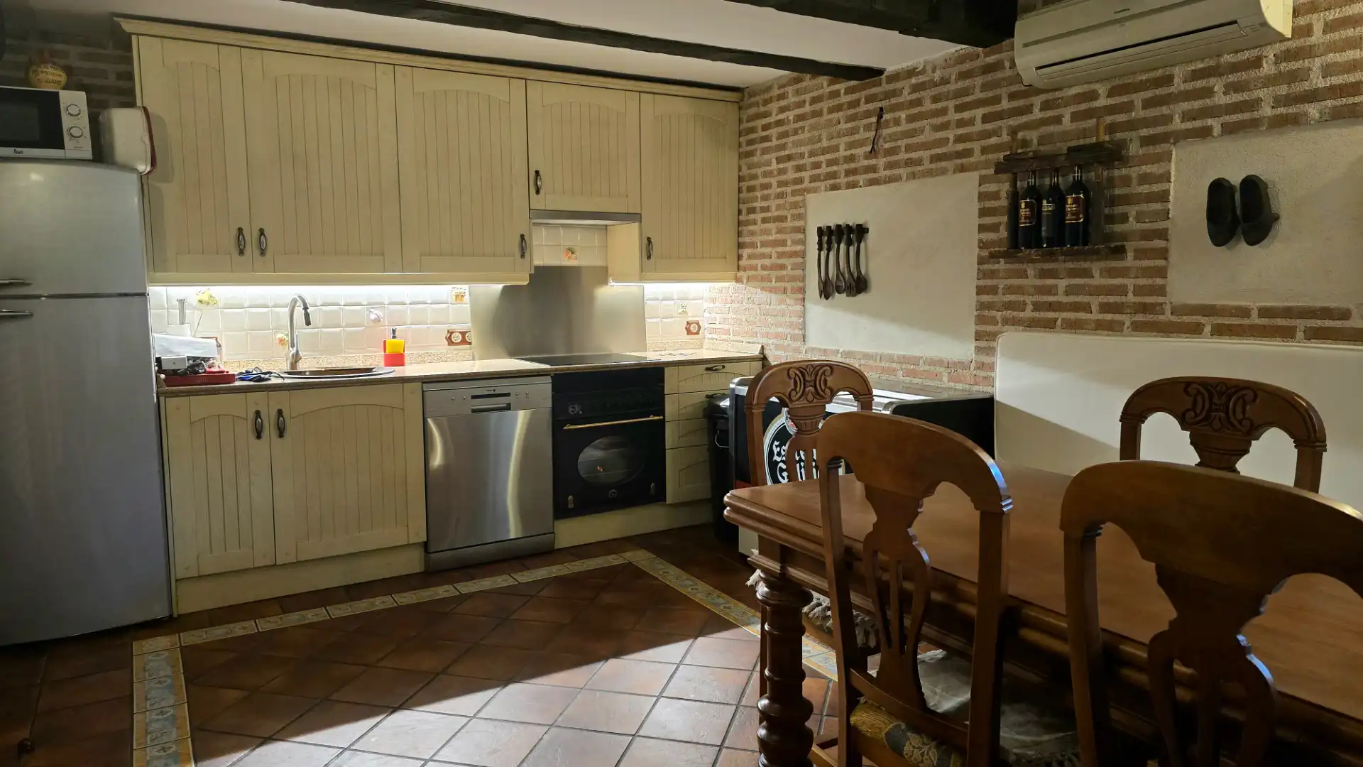 Cocina de Casa adosada en venta en Alcalá de Henares con Aire acondicionado, Calefacción y Jardín privado