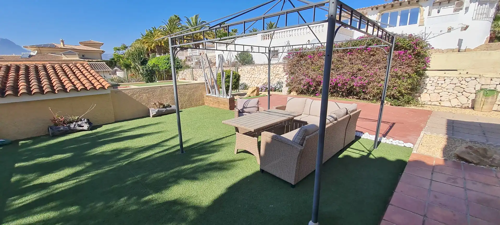 Terrasse von Haus oder Chalet zum Verkauf in Calpe / Calp mit Klimaanlage, Privatgarten und Abstellraum