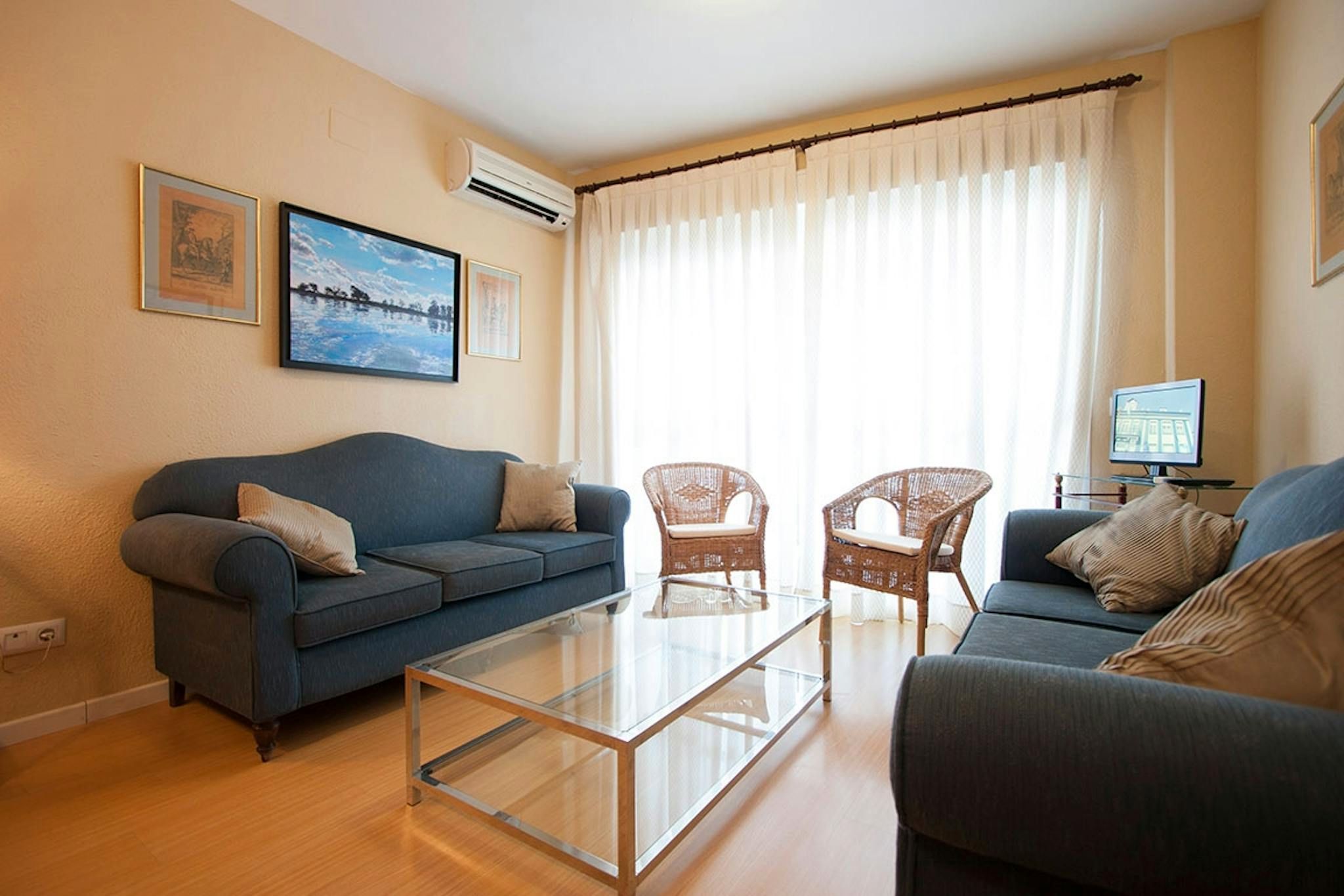 Living room of Flat to rent in  Sevilla Capital  with Air Conditioner, Heating and Private garden
