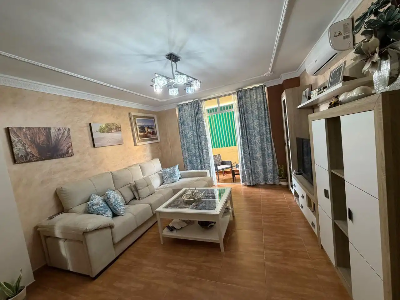 Sala d'estar de Pis en venda en Sanlúcar de Barrameda amb Aire condicionat, Terrassa i Moblat