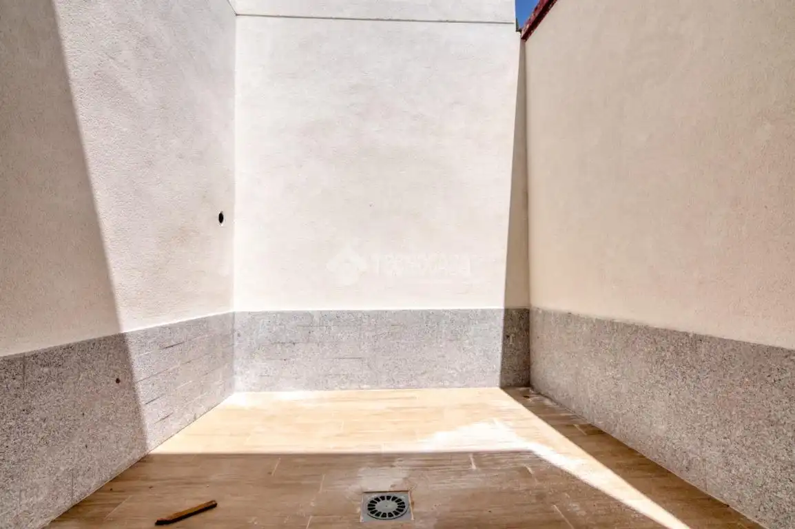 Casa adosada en venta en Calvarrasa de Abajo con Calefacción y Terraza