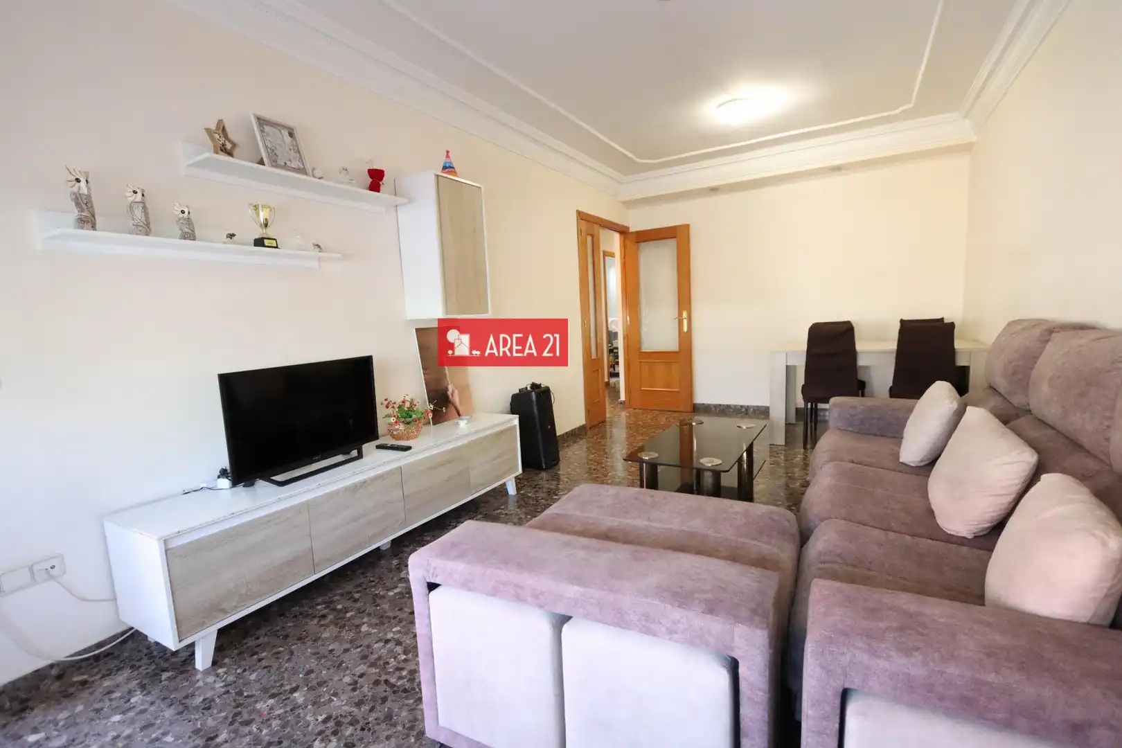 Sala de estar de Piso en venta en La Pobla de Vallbona con Trastero y Balcón