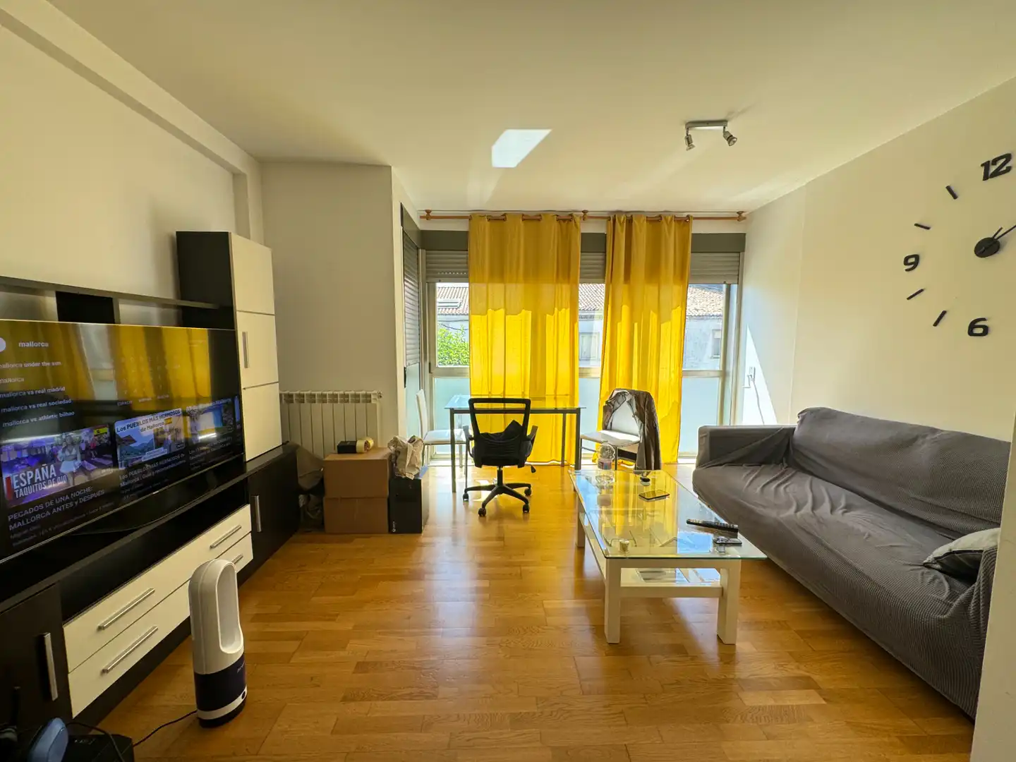 Sala d'estar de Apartament de lloguer en Santiago de Compostela  amb Calefacció, Traster i Moblat