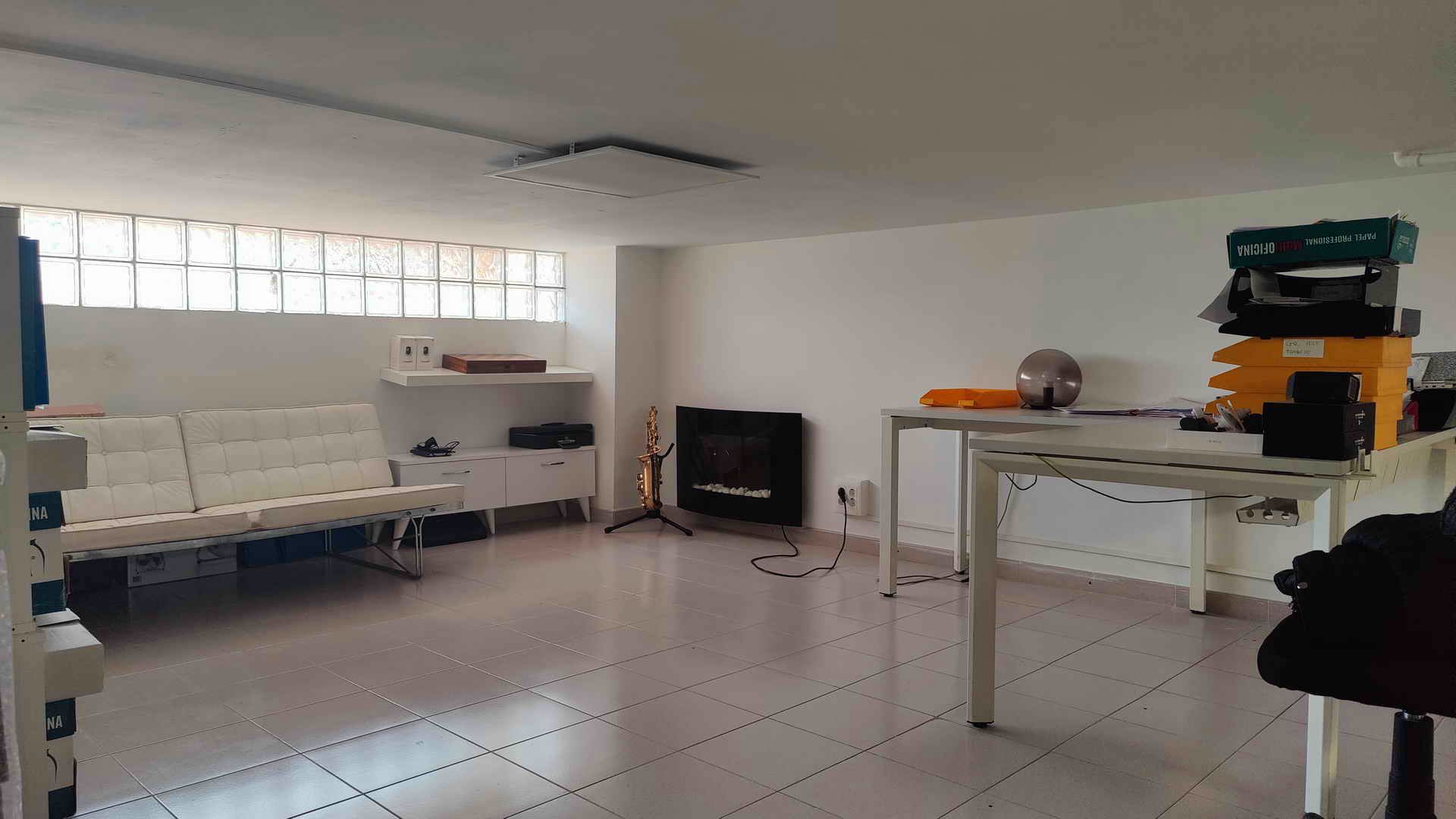 Office to rent in Vallirana  with Air Conditioner