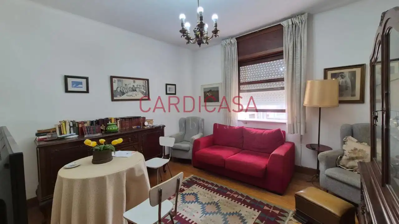 Sala d'estar de Pis en venda en Vigo  amb Calefacció i Moblat