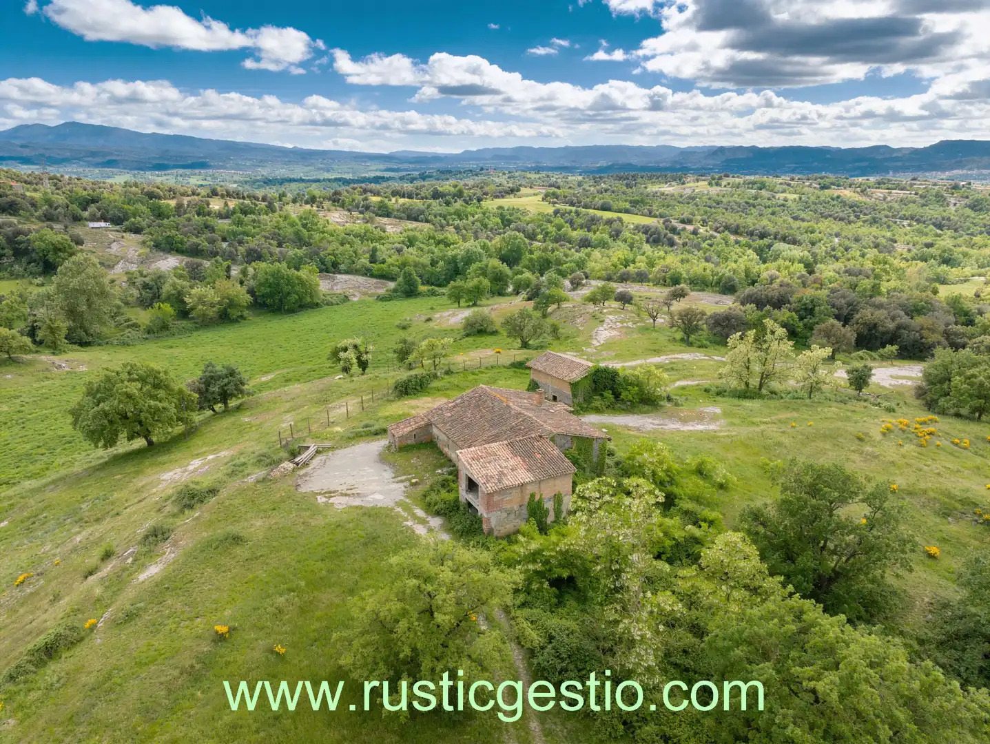 Finca rústica en venta en Sant Pere de Torelló con Jardín privado