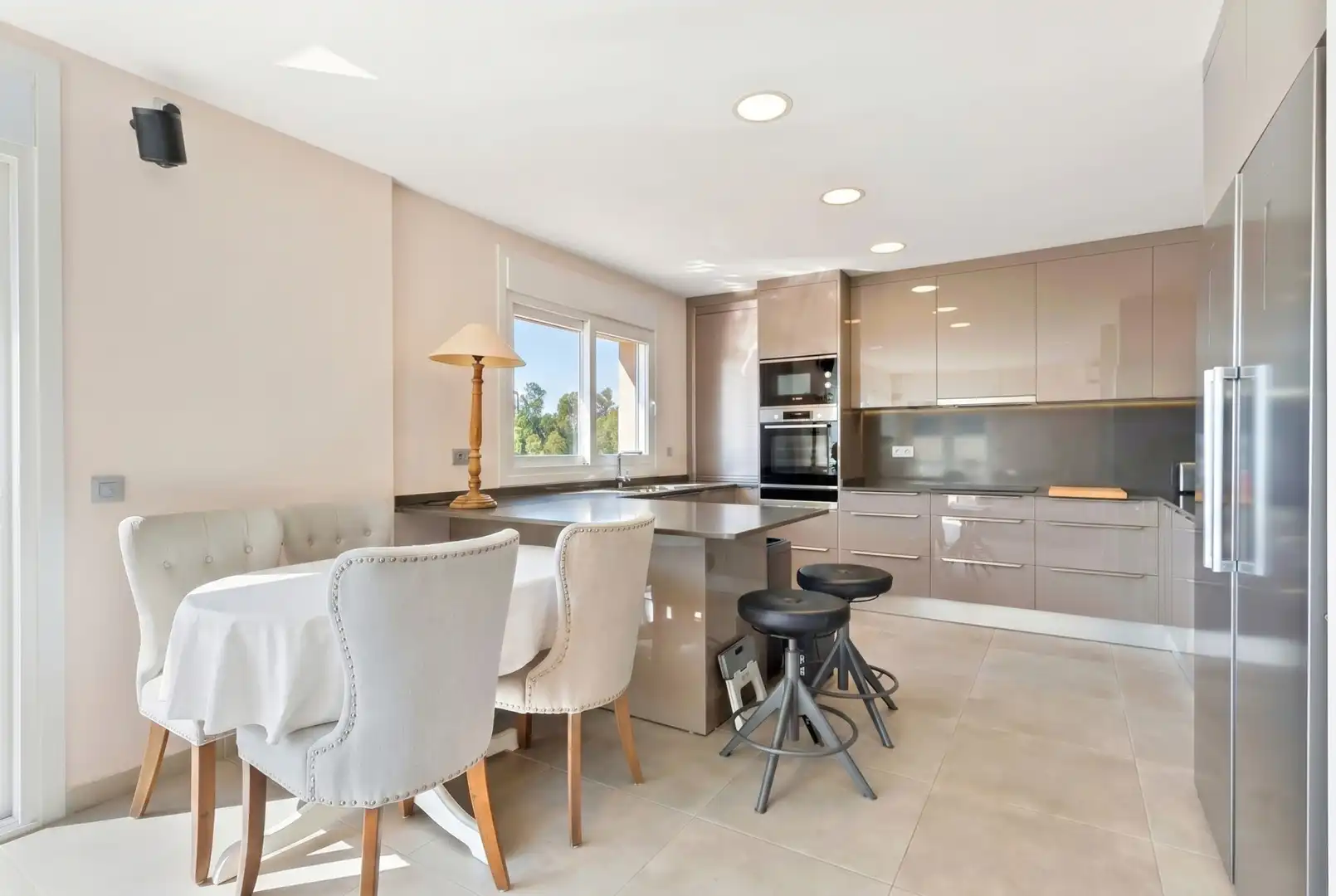Cocina de Ático en venta en Benahavís con Aire acondicionado, Terraza y Piscina