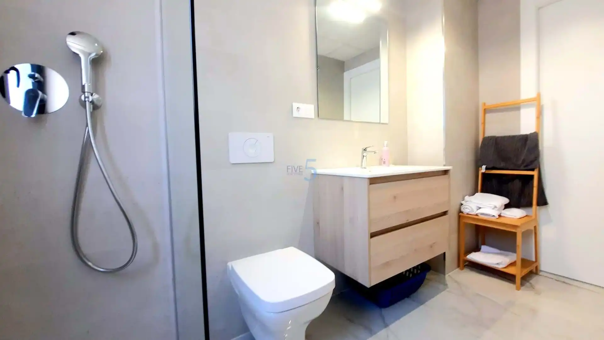 Bathroom of Flat for sale in Orihuela  with Air Conditioner, Heating and Terrace