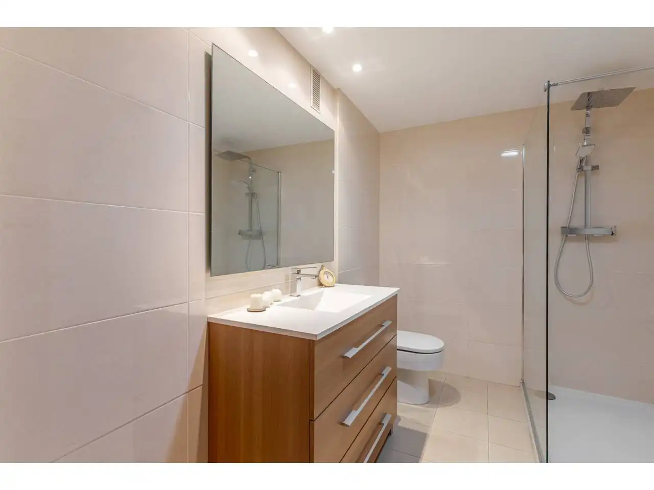 Baño de Apartamento en venta en Valencia con Aire acondicionado, Calefacción y Balcón