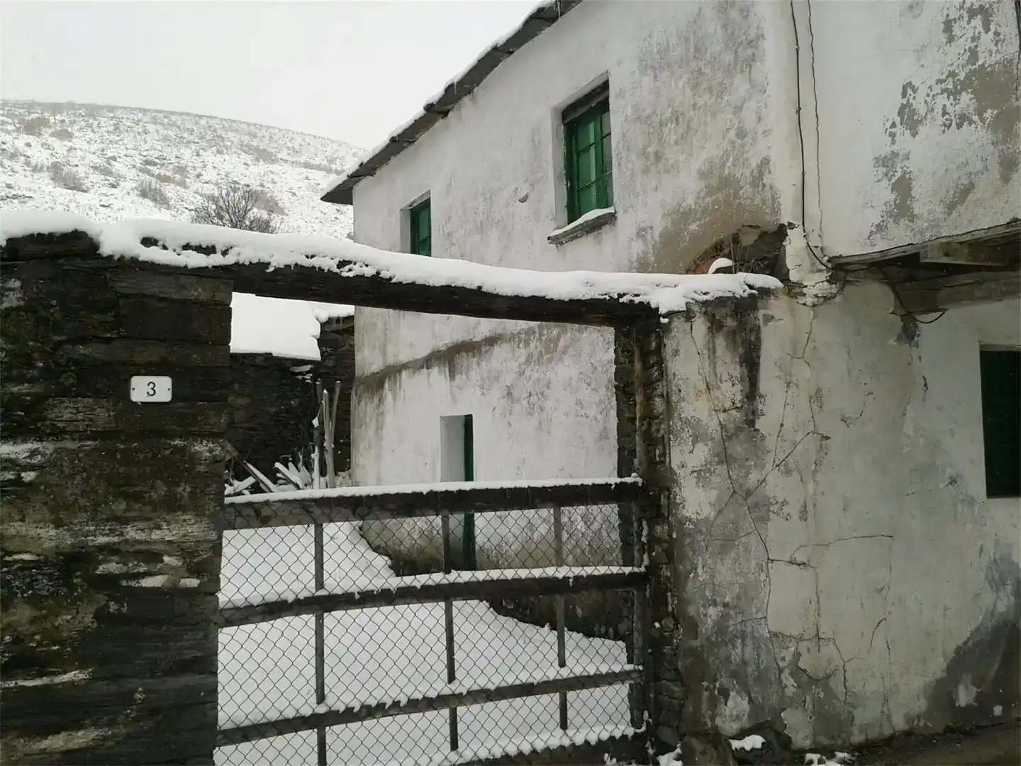 Vista exterior de Casa adosada en venda en Peranzanes amb Jardí privat i Balcó