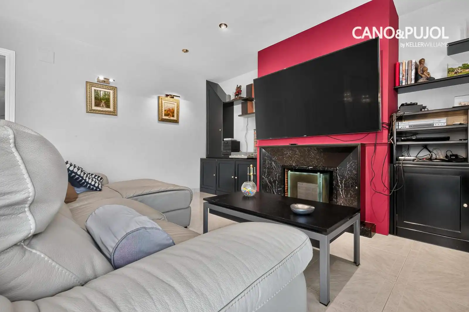 Living room of Houses for sale in Ca n'Oriol