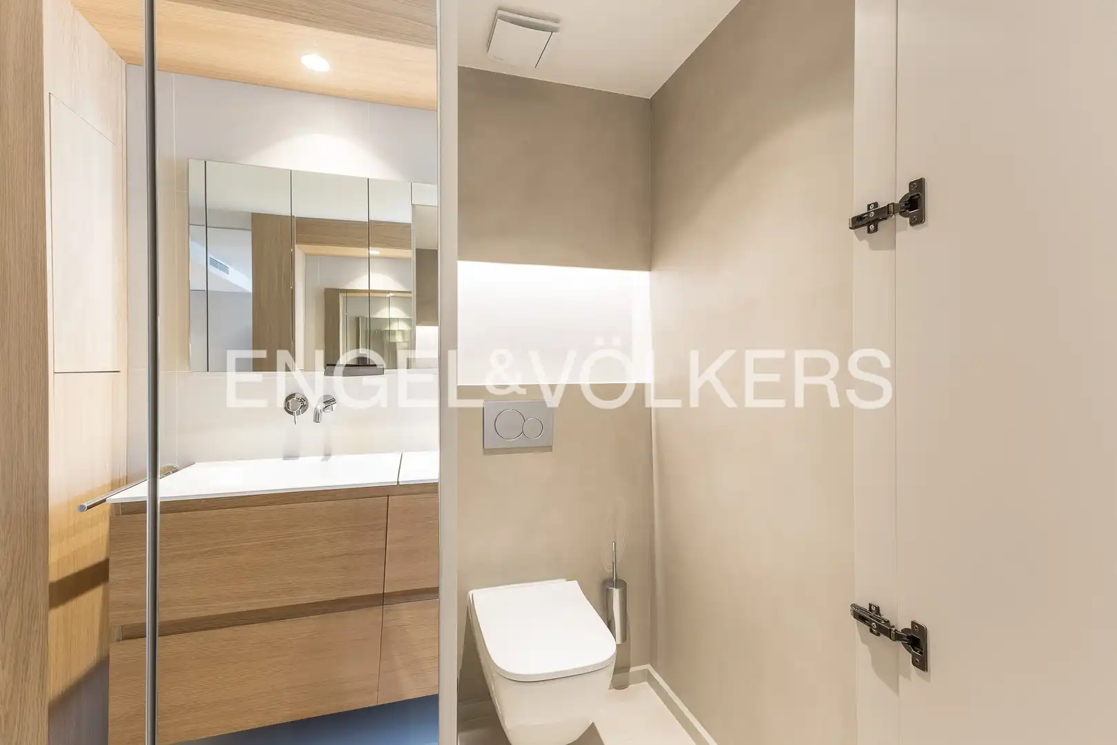 Baño de Piso en venta en Barcelona con Aire acondicionado, Calefacción y Jardín privado
