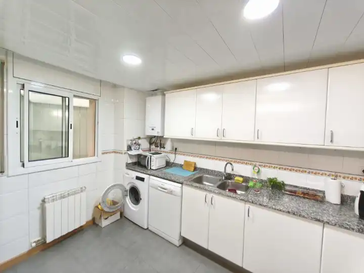 Küche von Wohnung zum Verkauf in Terrassa mit Heizung, Parkett und Balkon