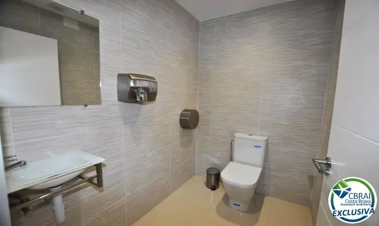 Business premises for sale in Carrer Joan Badosa 24 Bajos 24, imagen 20